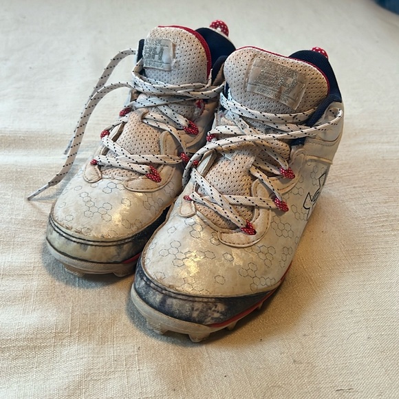 Youth Under Armor Bryce Harper Baseball Cleats - Picture 2 of 5